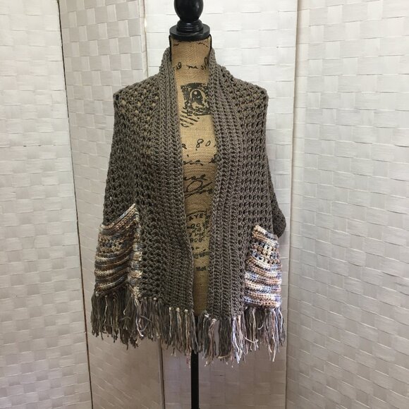 crochet scarf with pockets and fringe - Picture 1 of 11